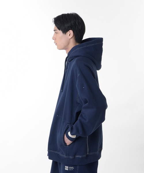 NEW BALANCE(ニューバランス)の「1000 スウェットプルオーバーフーディオーバーサイズフィット(パーカー・メンズ・ブラック/オフホワイト/グレー/ネイビー・SMALL/MEDIUM/LARGE/X-LARGE)」の20枚目の写真