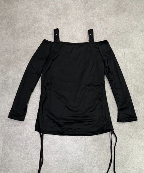 lilful(リルフル)の「【26年春夏新作】Y2K シルバーチェーン付き スカルプリント ショルダーハトメベルト オフショルダートップス(Tシャツ/カットソー・レディース・ブラック・L/M)」の4枚目の写真