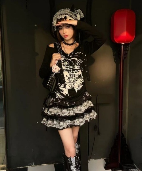 セール】【26年春夏新作】Y2K シルバーチェーン付き スカルプリント