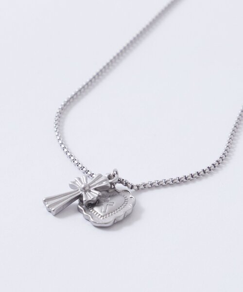 WHO'S WHO gallery(フーズフーギャラリー)の「CROSS×HEART MOTIF NECKLACE(ネックレス・レディース・シルバー・FREE)」の1枚目の写真