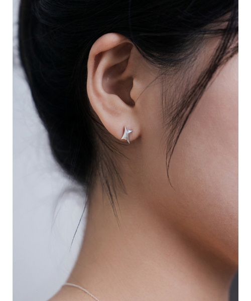 OVERGREY(オーバー グレイ)の「Headlight Earrings S - Silver(ピアス(両耳用)・レディース・その他・FREE)」の3枚目の写真
