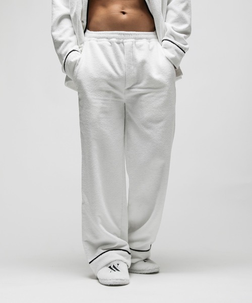 VANQUISH（ヴァンキッシュ）の「VANQUISH / ヴァンキッシュ パイル ロングパンツ（その他パンツ・メンズ・ホワイト/ブラック・L/M）」の2枚目の写真