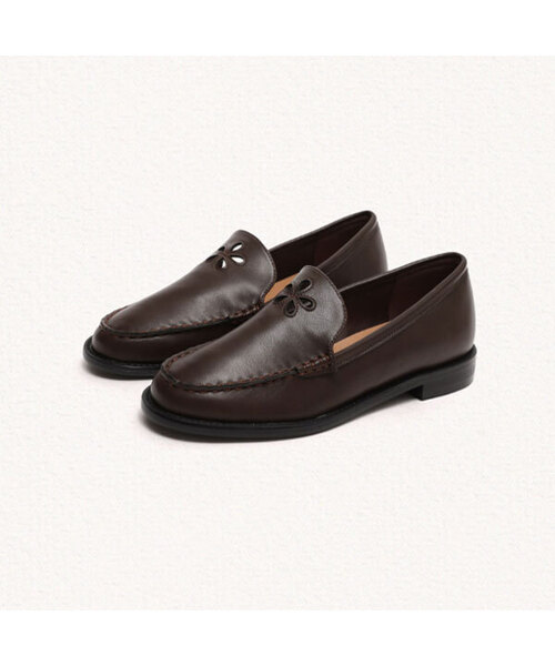 MAC MOC(マックモック)の「フロー フラワー ワンポイント ローファー_4カラー 2cm(その他シューズ・レディース・ブラウン/キャメル/ブラック/アイボリー・22.5cm/23cm/23.5cm/24cm/24.5cm/25cm)」の3枚目の写真