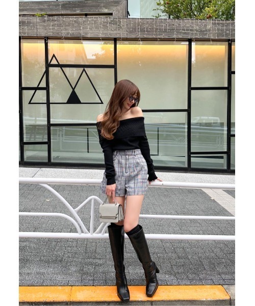 LUDICRUM(ルーディクルム)の「Off shoulder knit top(ニット/セーター・レディース・アイボリー/ブラック/ボルドー・FREE)」の11枚目の写真