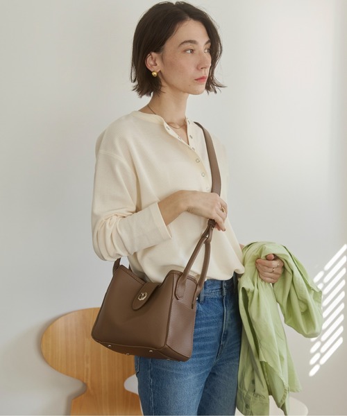 ANGIE（アンジー）の「【ポーチ付き】2WAY ショルダーバッグ（ショルダーバッグ・レディース・ブラック/ブラウン・FREE）」の5枚目の写真