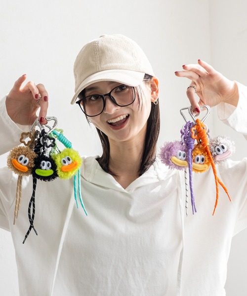 VitaFelice（ヴィータフェリーチェ）の「カラフルモンスター ファーキーホルダー（コードストラップ付き バッグチャーム）（チャーム・レディース・ブラウン/グリーン/パープル/オレンジ/ブラック/グレー・FREE）」の10枚目の写真