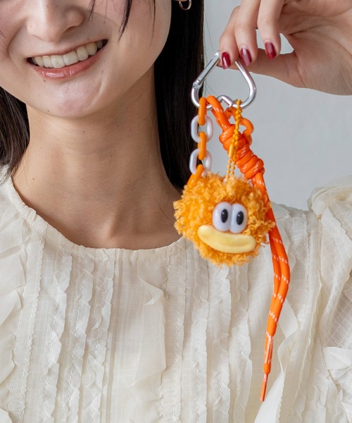 VitaFelice（ヴィータフェリーチェ）の「カラフルモンスター ファーキーホルダー（コードストラップ付き バッグチャーム）（チャーム・レディース・ブラウン/グリーン/パープル/オレンジ/ブラック/グレー・FREE）」の12枚目の写真