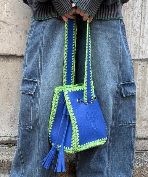 SOUNDSGOOOOD（サウンズグッド）の「【SOUNDS GOOOOD】ワンハンドルカガリワンショルダーレザーバッグ（トートバッグ・レディース・ブルー/ブラック・ONE SIZE）」の2枚目の写真