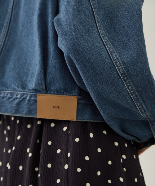 ROPE'（ロペ）の「【KUROKI(クロキ)】ノーカラーデニムジャケット/イージーケア・セットアップ対応（デニムジャケット・レディース・ブルー系その他6/ネイビー・FREE）」の4枚目の写真