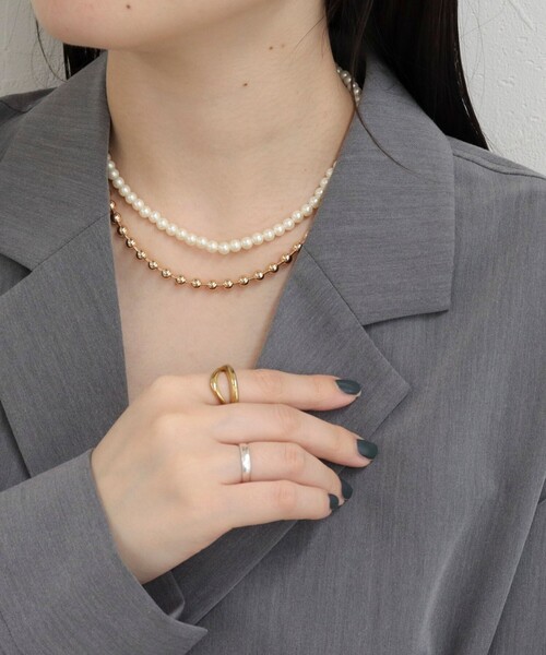 fredy emue（フレディエミュ）の「パールメタルフリーフックネックレス（ネックレス・レディース・シルバー/ゴールド・FREE）」の2枚目の写真