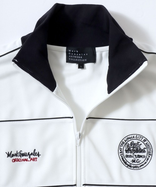 Mark Gonzales(マーク・ゴンザレス)の「MARK GONZALES ARTWORK COLLECTION/マークゴンザレス 別注 オーバーサイズ パネル切替 ワンポイント刺繍 ブロークコア トラックジャケット ジャージ(ジャージ・メンズ・ワイン/ホワイト/ブラック/チャコール/ネイビー・L/XL/M)」の13枚目の写真