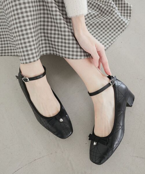 MAJESTIC LEGON(マジェスティックレゴン)の「キルティングリボンパンプス(サンダル・レディース・アイボリー/ブラック・X-LARGE/LARGE/MEDIUM/SMALL)」の10枚目の写真