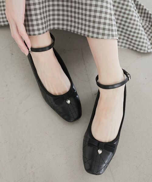 MAJESTIC LEGON(マジェスティックレゴン)の「キルティングリボンパンプス(サンダル・レディース・アイボリー/ブラック・X-LARGE/LARGE/MEDIUM/SMALL)」の11枚目の写真