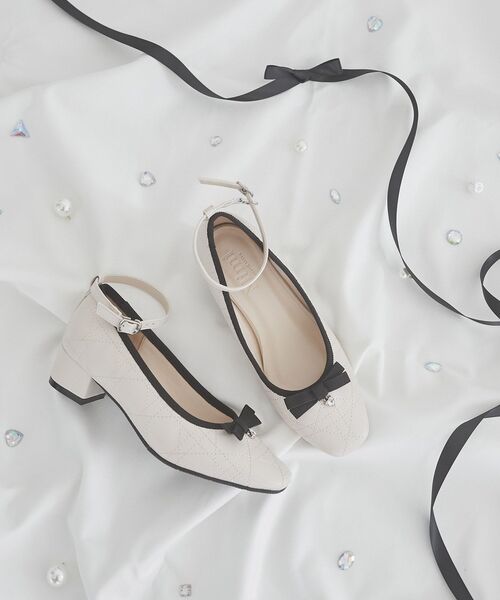 MAJESTIC LEGON(マジェスティックレゴン)の「キルティングリボンパンプス(サンダル・レディース・アイボリー/ブラック・X-LARGE/LARGE/MEDIUM/SMALL)」の15枚目の写真