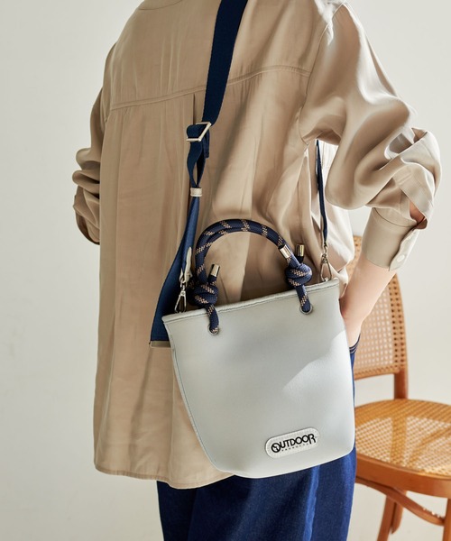 CROSS FUNCTION(クロスファンクション)の「OUTDOOR PRODUCTS (アウトドアプロダクツ) ネオプレーントートバッグ【CROSS FUNCTION/クロスファンクション】(トートバッグ・レディース・ブラック/グレー・FREE)」の2枚目の写真