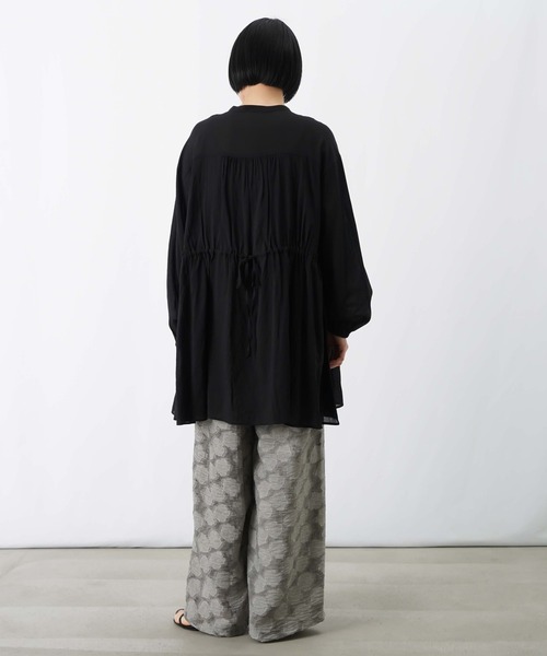 LUCA/LADY LUCK LUCA(ルカ/レディラックルカ)の「LC/LLL シャーリングギャザーチュニックブラウス(シャツ/ブラウス・レディース・アイボリー/ブラック・FREE)」の21枚目の写真