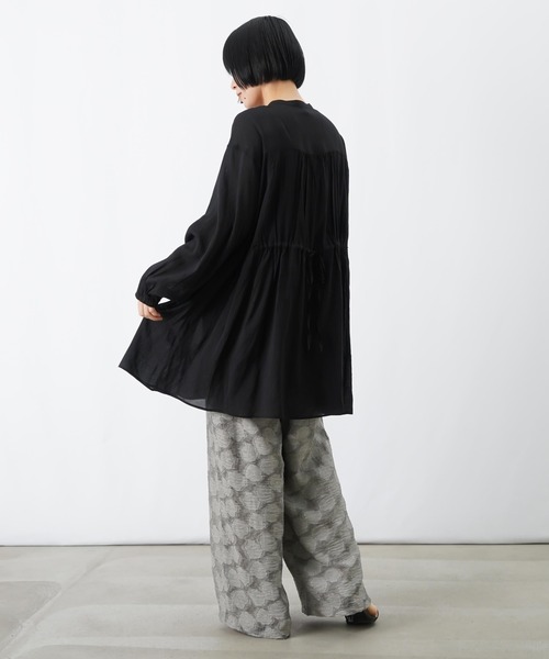 LUCA/LADY LUCK LUCA(ルカ/レディラックルカ)の「LC/LLL シャーリングギャザーチュニックブラウス(シャツ/ブラウス・レディース・アイボリー/ブラック・FREE)」の19枚目の写真