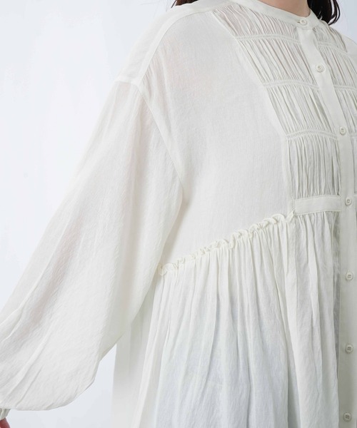 LUCA/LADY LUCK LUCA(ルカ/レディラックルカ)の「LC/LLL シャーリングギャザーチュニックブラウス(シャツ/ブラウス・レディース・アイボリー/ブラック・FREE)」の14枚目の写真