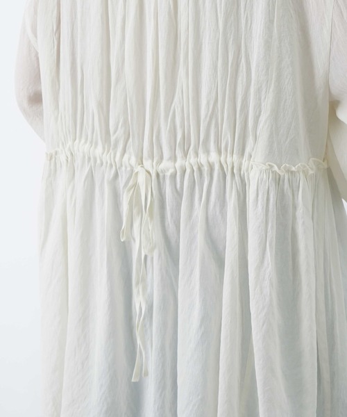 LUCA/LADY LUCK LUCA(ルカ/レディラックルカ)の「LC/LLL シャーリングギャザーチュニックブラウス(シャツ/ブラウス・レディース・アイボリー/ブラック・FREE)」の11枚目の写真