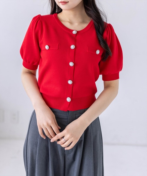 CLEAR BASIC（クリアベーシック）の「パフスリーブビジューボタンニットカーディガン[骨格ウェーブ オフィスカジュアル フェミニン 上品]（カーディガン/ボレロ・レディース・ライトグレー/レッド/ブラック/オフホワイト・F）」の4枚目の写真