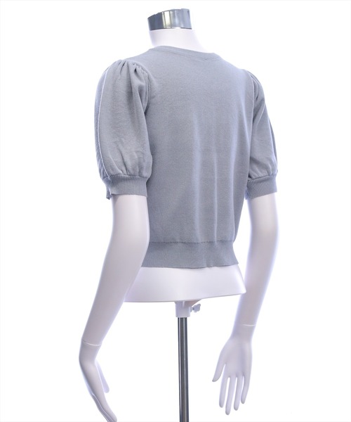 CLEAR BASIC（クリアベーシック）の「パフスリーブビジューボタンニットカーディガン[骨格ウェーブ オフィスカジュアル フェミニン 上品]（カーディガン/ボレロ・レディース・ライトグレー/レッド/ブラック/オフホワイト・F）」の8枚目の写真