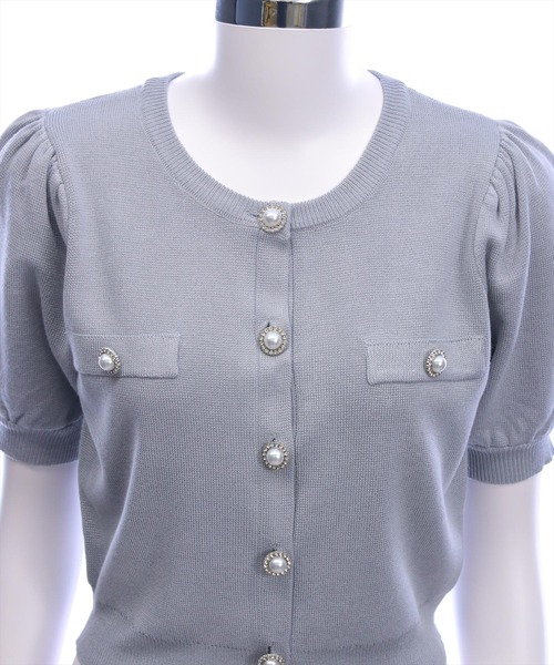 CLEAR BASIC（クリアベーシック）の「パフスリーブビジューボタンニットカーディガン[骨格ウェーブ オフィスカジュアル フェミニン 上品]（カーディガン/ボレロ・レディース・ライトグレー/レッド/ブラック/オフホワイト・F）」の10枚目の写真