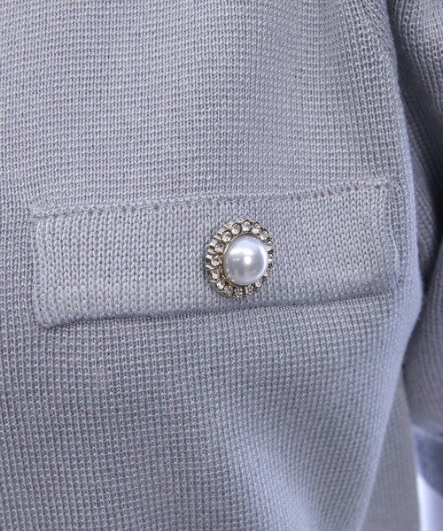 CLEAR BASIC（クリアベーシック）の「パフスリーブビジューボタンニットカーディガン[骨格ウェーブ オフィスカジュアル フェミニン 上品]（カーディガン/ボレロ・レディース・ライトグレー/レッド/ブラック/オフホワイト・F）」の11枚目の写真