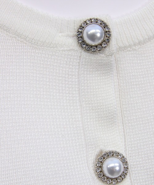 CLEAR BASIC（クリアベーシック）の「パフスリーブビジューボタンニットカーディガン[骨格ウェーブ オフィスカジュアル フェミニン 上品]（カーディガン/ボレロ・レディース・ライトグレー/レッド/ブラック/オフホワイト・F）」の14枚目の写真