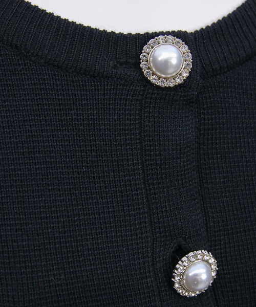 CLEAR BASIC（クリアベーシック）の「パフスリーブビジューボタンニットカーディガン[骨格ウェーブ オフィスカジュアル フェミニン 上品]（カーディガン/ボレロ・レディース・ライトグレー/レッド/ブラック/オフホワイト・F）」の16枚目の写真