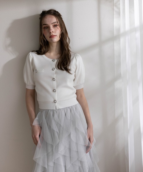 CLEAR BASIC（クリアベーシック）の「パフスリーブビジューボタンニットカーディガン[骨格ウェーブ オフィスカジュアル フェミニン 上品]（カーディガン/ボレロ・レディース・ライトグレー/レッド/ブラック/オフホワイト・F）」の17枚目の写真