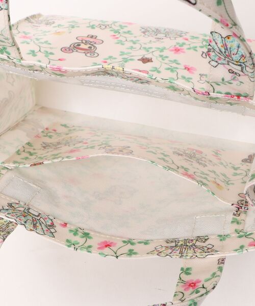Cath Kidston(キャスキッドソン)の「tokidoki スモール ブックバッグ Tokidoki Paper Dresses(ハンドバッグ・レディース・アイボリー・FREE)」の3枚目の写真