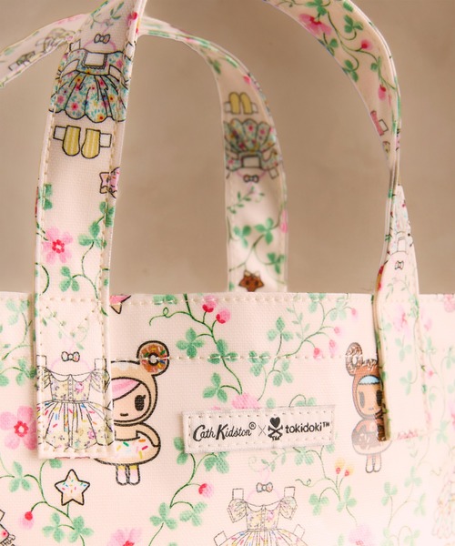 Cath Kidston(キャスキッドソン)の「tokidoki スモール ブックバッグ Tokidoki Paper Dresses(ハンドバッグ・レディース・アイボリー・FREE)」の8枚目の写真