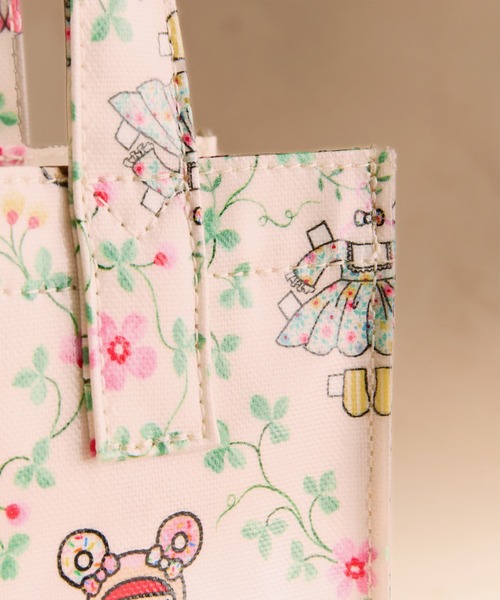 Cath Kidston(キャスキッドソン)の「tokidoki スモール ブックバッグ Tokidoki Paper Dresses(ハンドバッグ・レディース・アイボリー・FREE)」の7枚目の写真