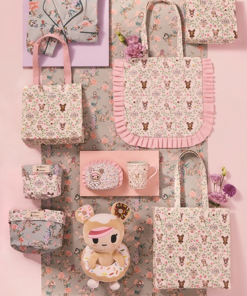 Cath Kidston(キャスキッドソン)の「tokidoki ラージ ブックバッグ Tokidoki Paper Dresses(トートバッグ・レディース・アイボリー・FREE)」の6枚目の写真