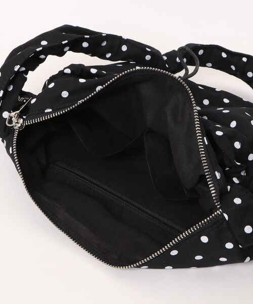 VIBGYOR（ヴィブジョー）の「Liaa/ドット くしゅくしゅ ハンド ショルダー バッグ A18781（ショルダーバッグ・レディース・ホワイト/ブラック/ピンク/ベージュ・FREE）」の15枚目の写真