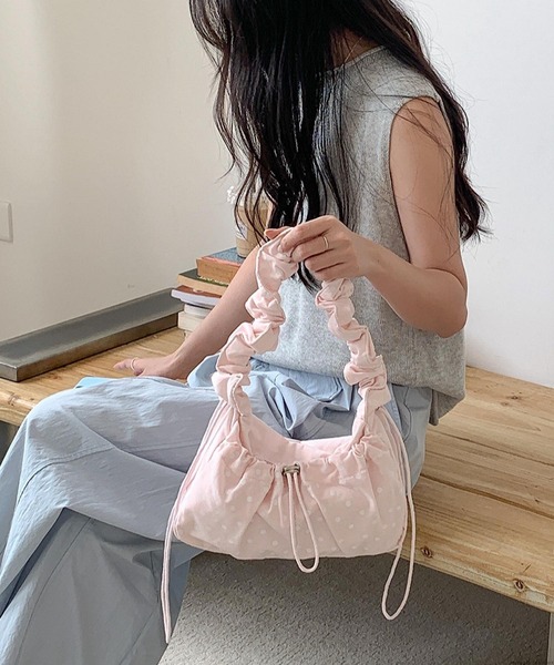 VIBGYOR（ヴィブジョー）の「Liaa/ドット くしゅくしゅ ハンド ショルダー バッグ A18781（ショルダーバッグ・レディース・ホワイト/ブラック/ピンク/ベージュ・FREE）」の7枚目の写真