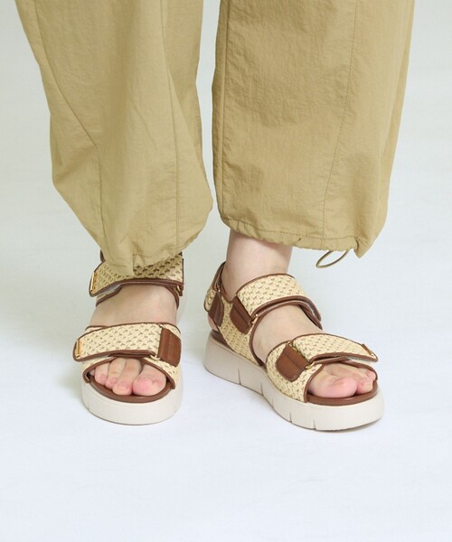 Au BANNISTER（オゥバニスター）の「【軽量】Wベルトスポーツサンダル（サンダル・レディース・ブラック/ブラウン/アイボリー・38/37/36/35/39）」の19枚目の写真