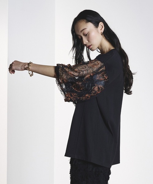 OKIRAKU(オキラク)の「(OKIRAKU×ROSEBUD)LACE SLEEVE GRAPHIC TOP(Tシャツ/カットソー・レディース・ブラック/ホワイト・ONE SIZE)」の12枚目の写真