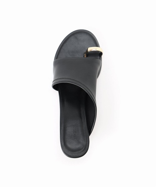 LE VERNIS(ル・ベルニ)の「《追加》LE VERNIS/ルベル二 Toe ring sandals(サンダル・レディース・ブラック・24.5cm/24cm/23.5cm/23cm)」の4枚目の写真
