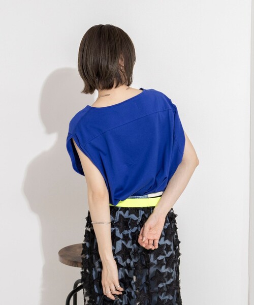 Rie Miller(リエミラー)の「変形フレンチスリーブボートネックカットソー(Tシャツ/カットソー・レディース・ブラウン/ブラック/オフホワイト/ブルー・38)」の11枚目の写真