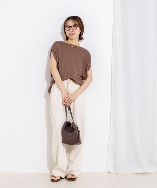 Rie Miller(リエミラー)の「変形フレンチスリーブボートネックカットソー(Tシャツ/カットソー・レディース・ブラウン/ブラック/オフホワイト/ブルー・38)」の18枚目の写真