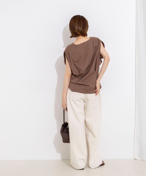 Rie Miller(リエミラー)の「変形フレンチスリーブボートネックカットソー(Tシャツ/カットソー・レディース・ブラウン/ブラック/オフホワイト/ブルー・38)」の21枚目の写真