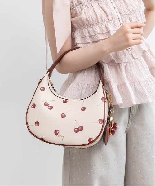 RANDA(ランダ)の「【Cherry&Strawberry】2WAY ハーフムーンショルダーバッグ(ショルダーバッグ・レディース・ブラック/アイボリー/ピンク・FREE)」の8枚目の写真