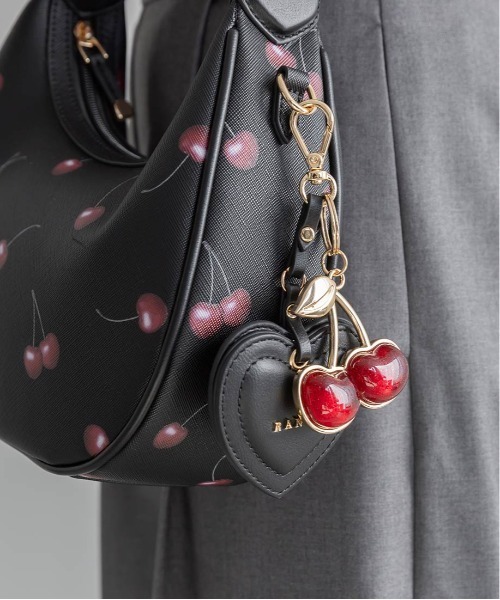 RANDA(ランダ)の「【Cherry&Strawberry】2WAY ハーフムーンショルダーバッグ(ショルダーバッグ・レディース・ブラック/アイボリー/ピンク・FREE)」の11枚目の写真