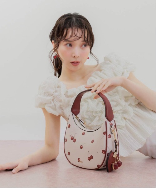 RANDA(ランダ)の「【Cherry&Strawberry】2WAY ハーフムーンショルダーバッグ(ショルダーバッグ・レディース・ブラック/アイボリー/ピンク・FREE)」の4枚目の写真