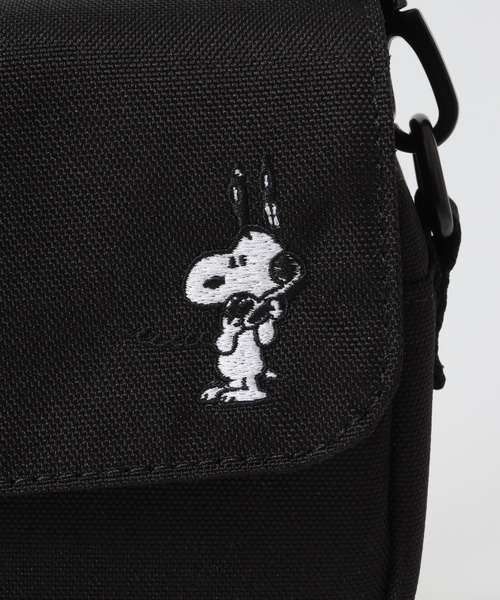 SNOOPY（スヌーピー）の「SNOOPY スヌーピー カメラショルダーバッグ R-PET（ショルダーバッグ・レディース・ブラック/ライトグレー・FREE）」の7枚目の写真