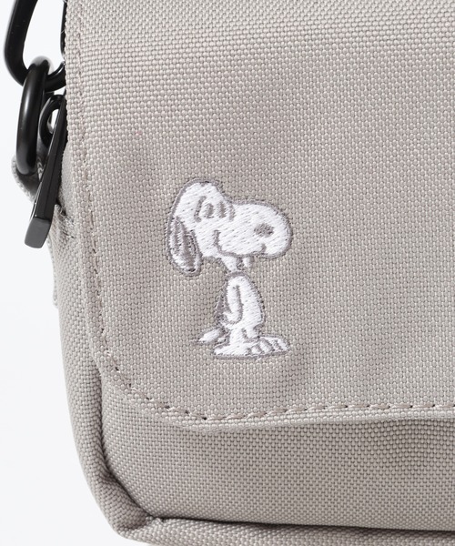 SNOOPY（スヌーピー）の「SNOOPY スヌーピー カメラショルダーバッグ R-PET（ショルダーバッグ・レディース・ブラック/ライトグレー・FREE）」の12枚目の写真