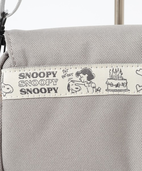 SNOOPY（スヌーピー）の「SNOOPY スヌーピー カメラショルダーバッグ R-PET（ショルダーバッグ・レディース・ブラック/ライトグレー・FREE）」の16枚目の写真