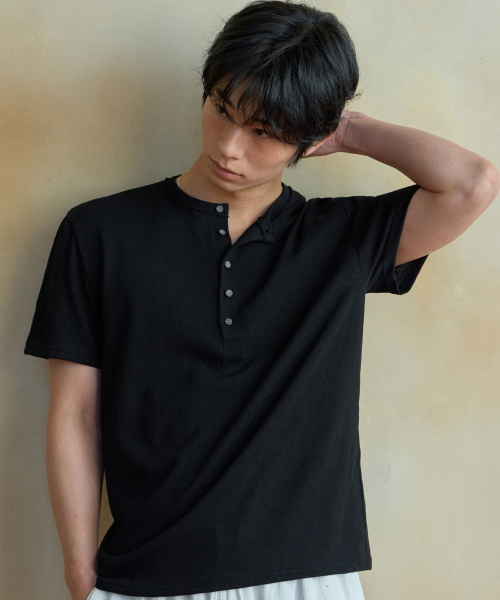 WEDNESDAY OASIS(ウェンズデーオアシス)の「ヴィンテージヘンリーネック半袖Tシャツ_3COLOR(WB6TP27)(Tシャツ/カットソー・メンズ・ブラック/アイボリー/カーキ・MEDIUM/LARGE)」の4枚目の写真