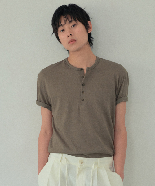 WEDNESDAY OASIS(ウェンズデーオアシス)の「ヴィンテージヘンリーネック半袖Tシャツ_3COLOR(WB6TP27)(Tシャツ/カットソー・メンズ・ブラック/アイボリー/カーキ・MEDIUM/LARGE)」の10枚目の写真